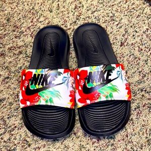 Woman’s Nike slides